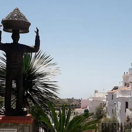 Casa Marlo, Spacious House In The Lively Centre Of Cómpeta