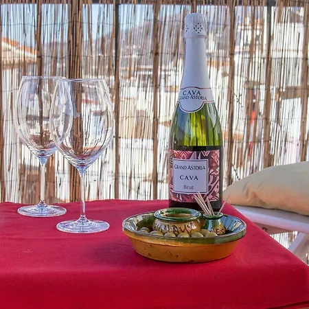 Сasa de vacaciones Casa Marlo, Spacious House In The Lively Centre Of *