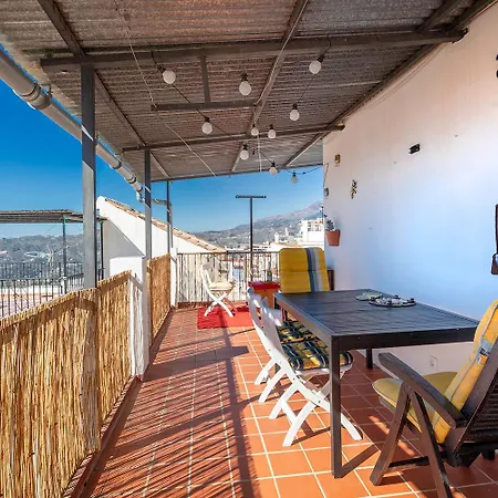 Сasa de vacaciones Casa Marlo, Spacious House In The Lively Centre Of