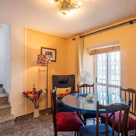 Casa Marlo, Spacious House In The Lively Centre Of Сasa de vacaciones *