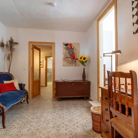Casa Marlo, Spacious House In The Lively Centre Of Cómpeta
