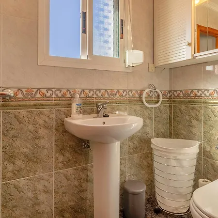 Casa Marlo, Spacious House In The Lively Centre Of Cómpeta