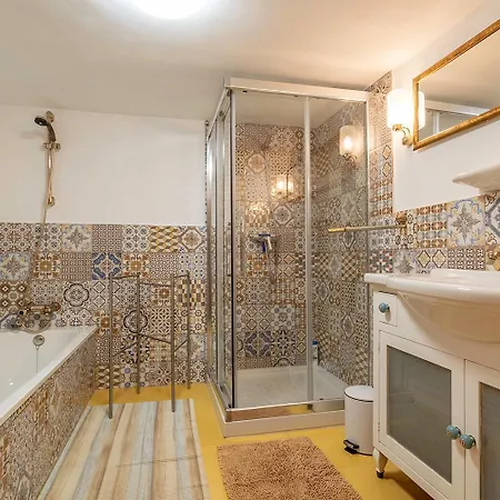 Casa Marlo, Spacious House In The Lively Centre Of *