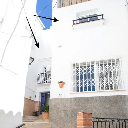Сasa de vacaciones Casa Marlo, Spacious House In The Lively Centre Of Cómpeta